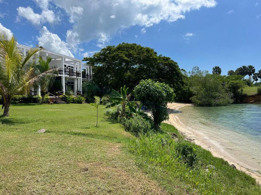 Ivy'S Cove Beach Side Condo - Luxury Villa Whitehouse Extérieur photo