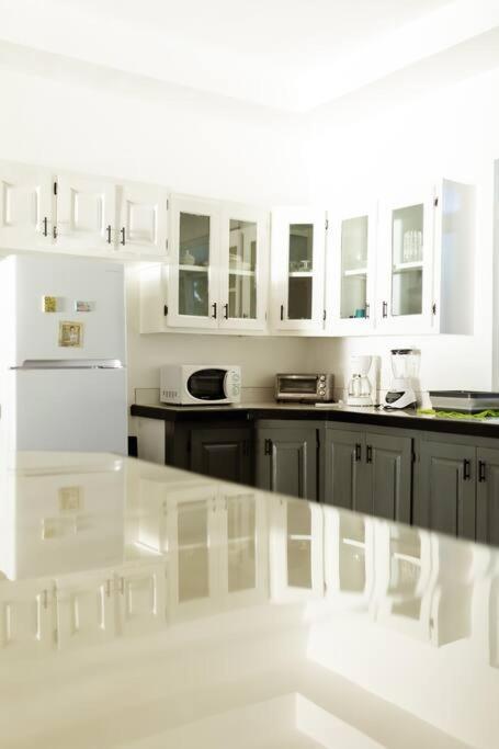 Ivy'S Cove Beach Side Condo - Luxury Villa Whitehouse Extérieur photo